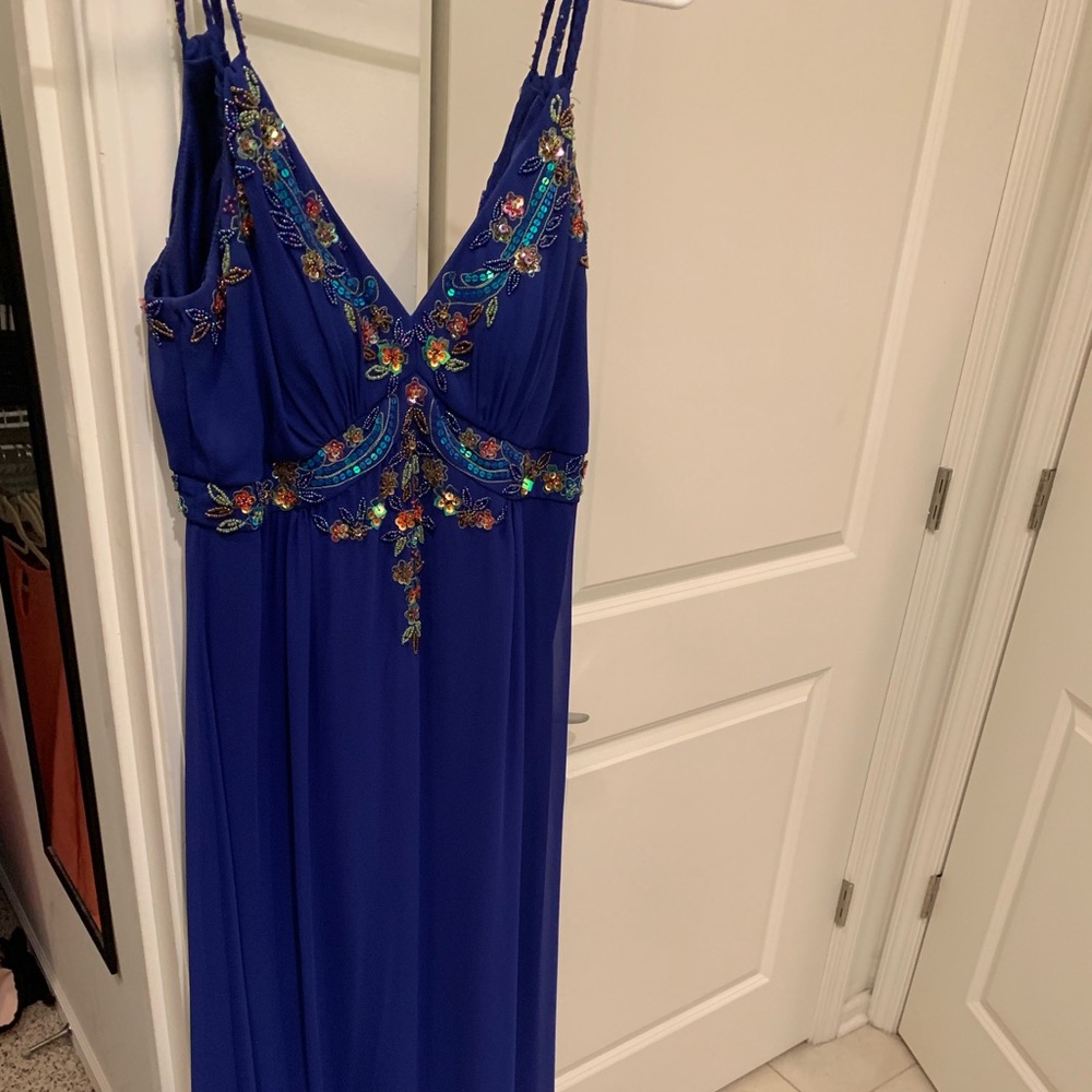 Women’s formal gown. Size 6. Worn once.